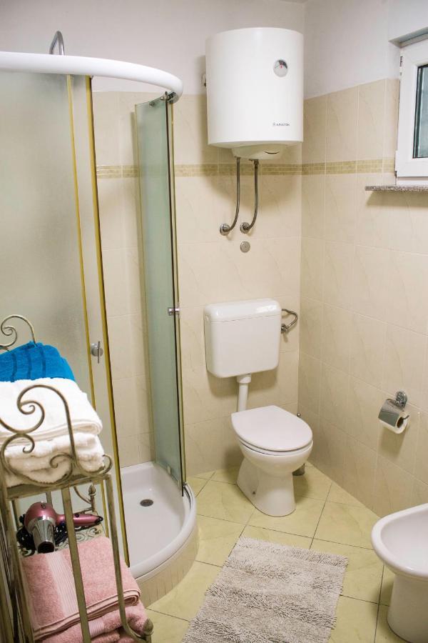 White Orchid Pula Apartment Luaran gambar
