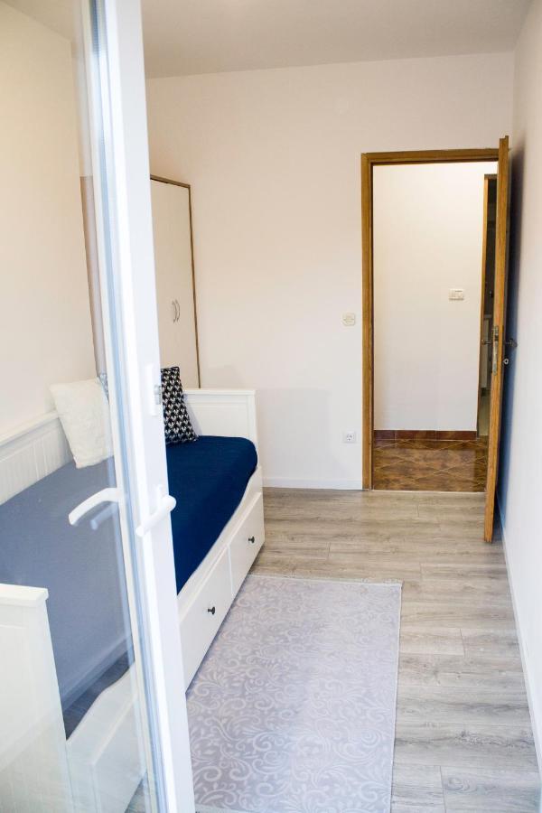 White Orchid Pula Apartment Luaran gambar