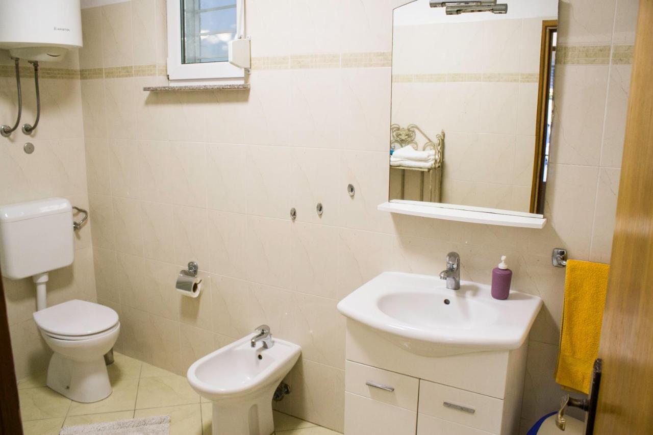 White Orchid Pula Apartment Luaran gambar