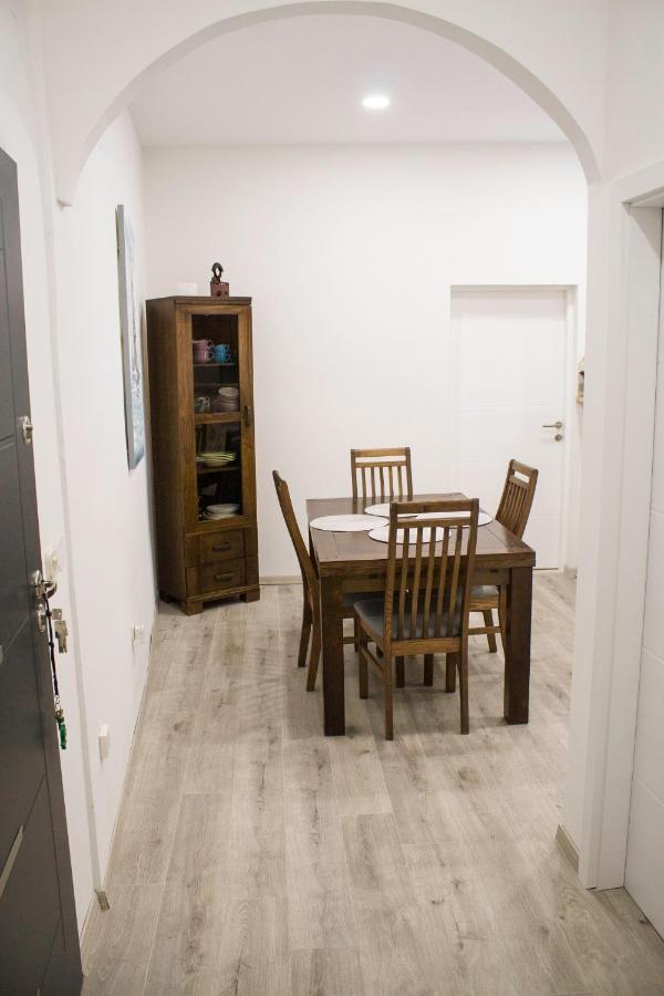 White Orchid Pula Apartment Luaran gambar